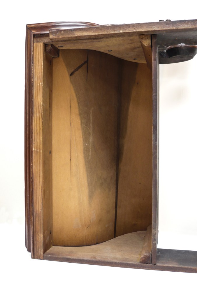 Detail of the top section interior.