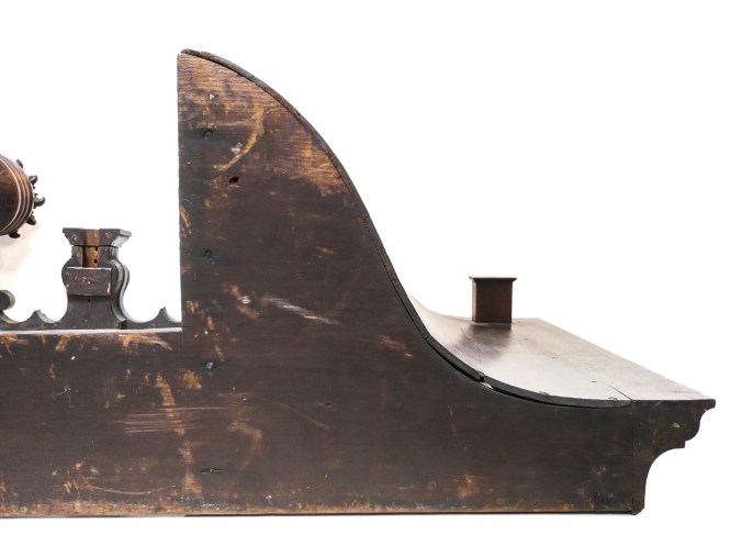 Detail of the top section from the rear.