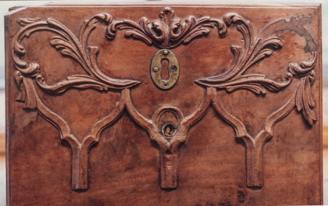 Dressing table, Philadelphia c. 1770 Carved drawer before treatment