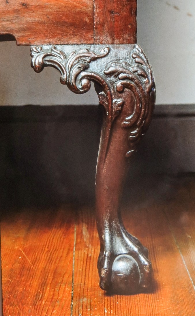 Leg detail